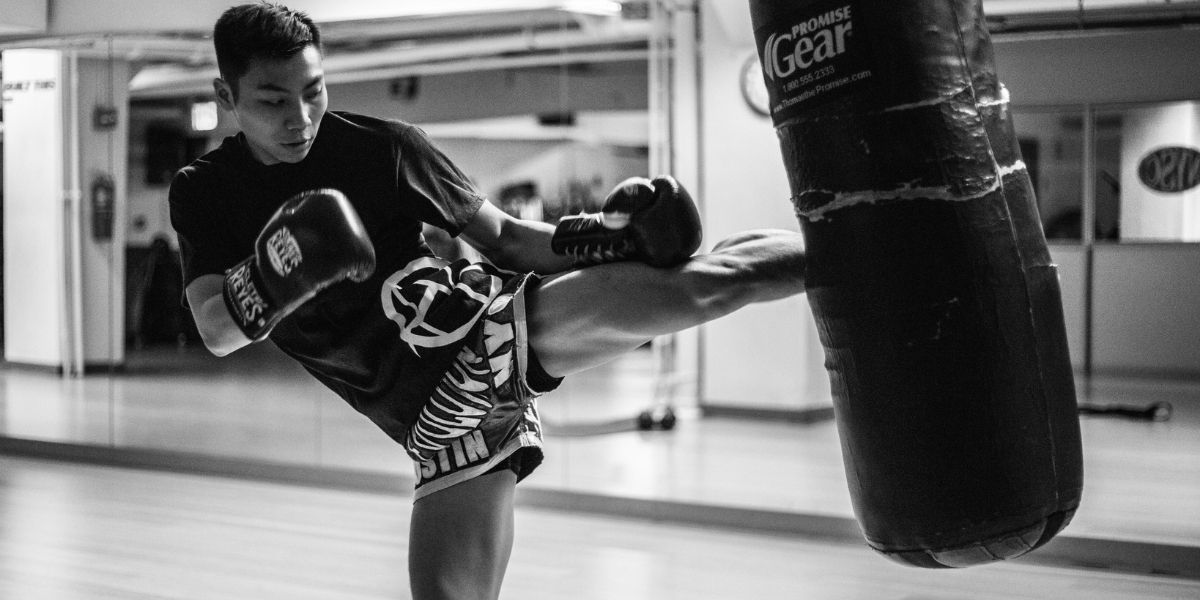 Muay Thaï - Kick Sac de frappe - Univers Boxe