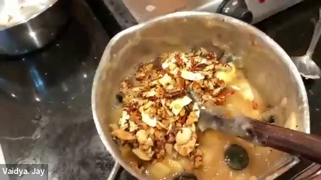 SPICED_FRESH_FRUIT_BLEND_PORRIDGE in a bowl