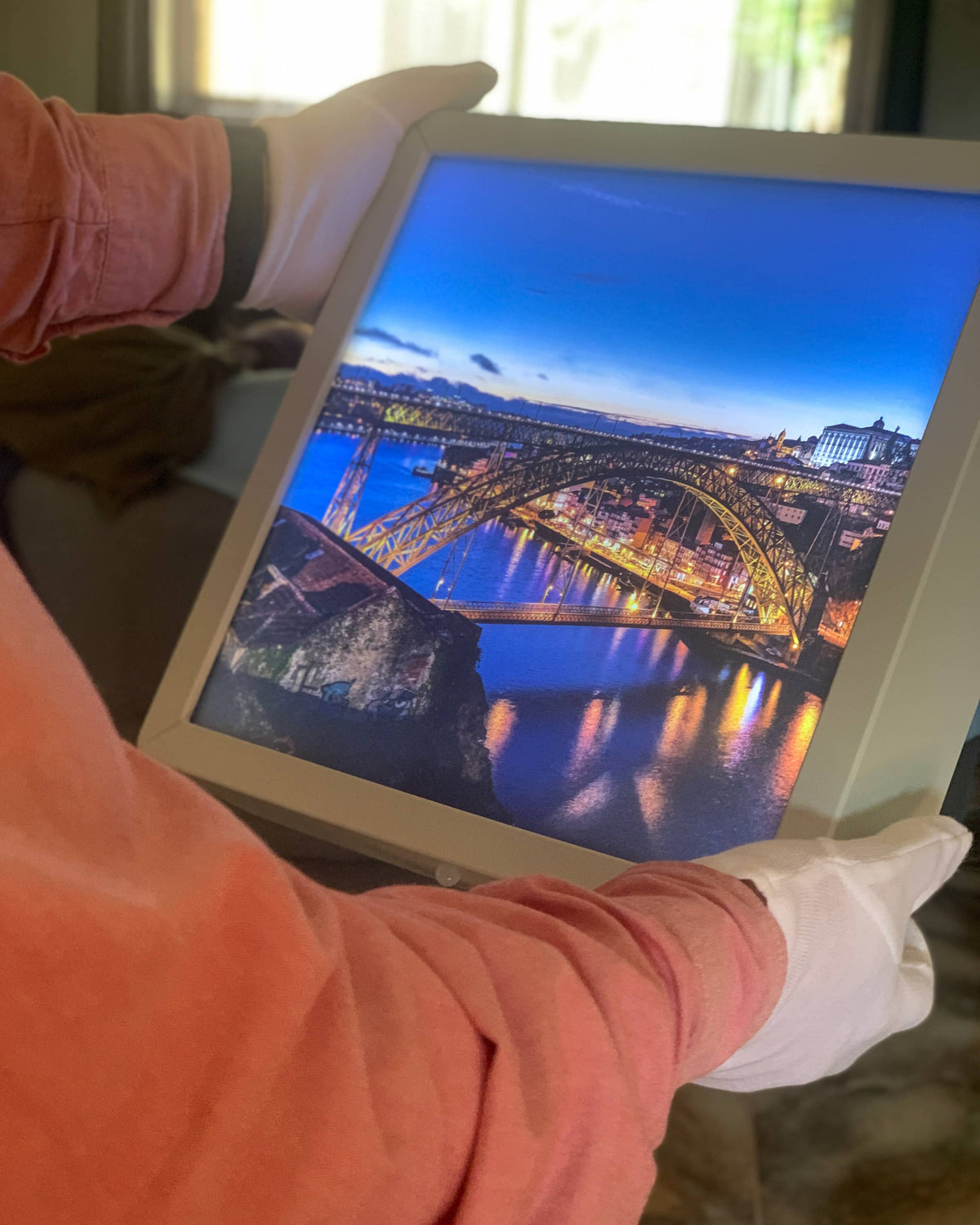 Moldura Luminosa Personalizada com a fotografia da Ponte Dão Luis. Porto à noite. Fotografia da loja Olá Breiner.