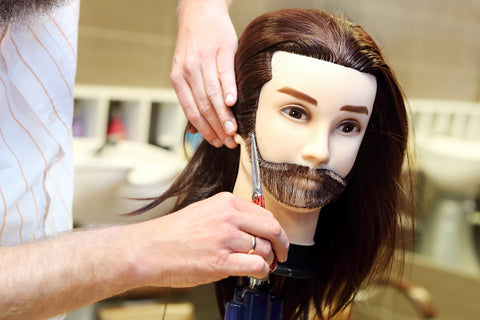 Practica cómo barbero y recortar la barba tú mismo