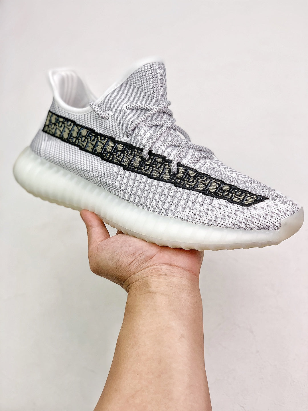 Chia sẻ hơn 69 yeezy 350 dior không thể bỏ qua  trieuson5