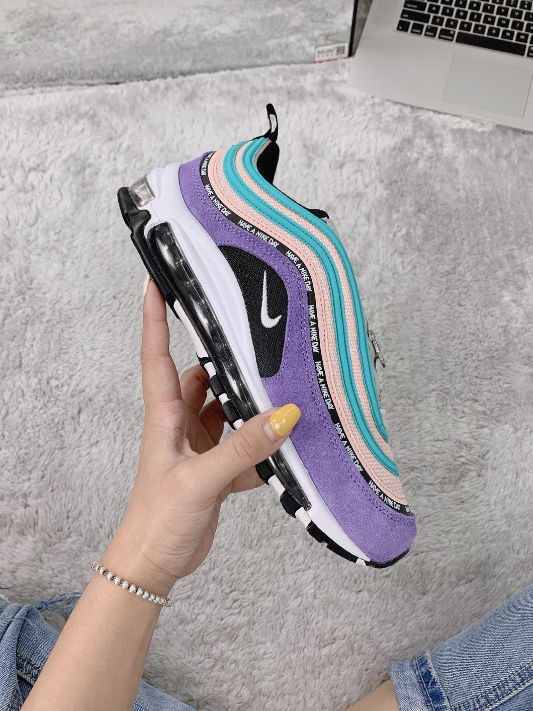Max 97 Have a Nike Day – circles brand
