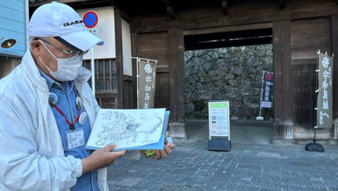 宇和島市観光情報センター　シロシタ：ボランティアガイドさんが親切に宇和島城の歴史は実に興味深い。どこまで英語で宇和島城が紹介できているかはわからないが、この日も多くの外国人観光客を見かけた。