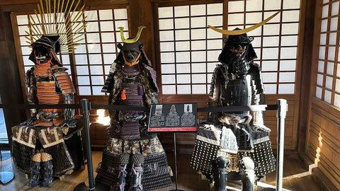 宇和島市観光情報センター　シロシタ: 伊達家に伝わる甲冑。シンプルにかっこいい。外国人客には強い印象を残すことは間違いない。