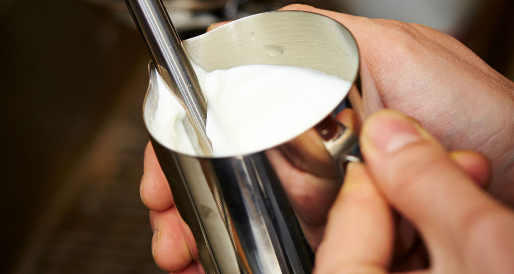 How do you froth milk with a steam wand? - Coolblue - anything for