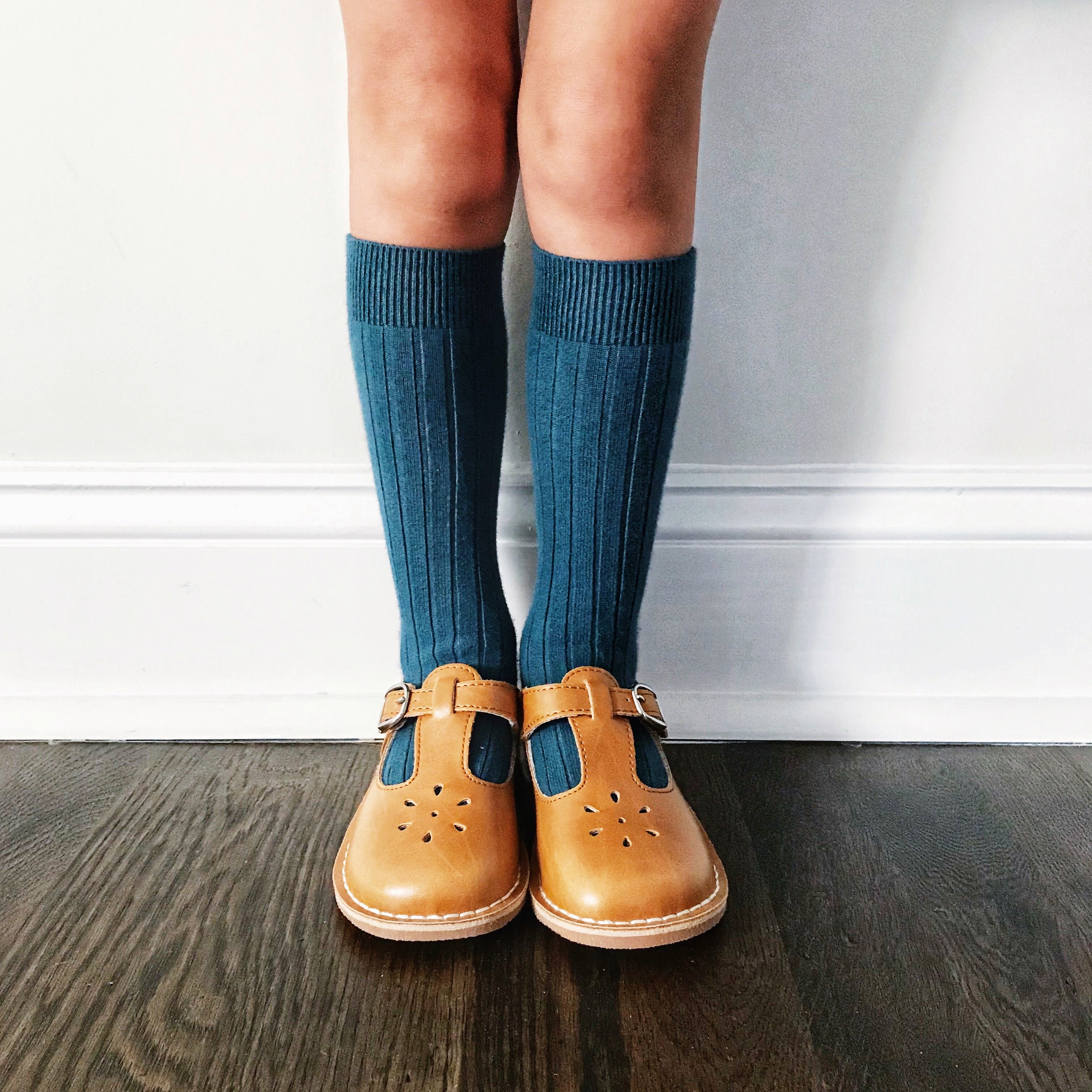 Children's Shoe Sizes by Age: Averages, Chart + Guide