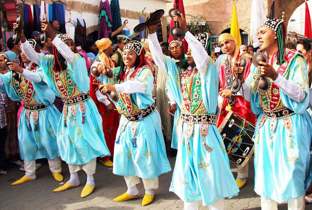 Народы населяющие мексику их быт. Королевство Марокко народы. Марокко жители марокканцы. Фестиваль народных искусств в Марокко. Марокко национальные праздники.