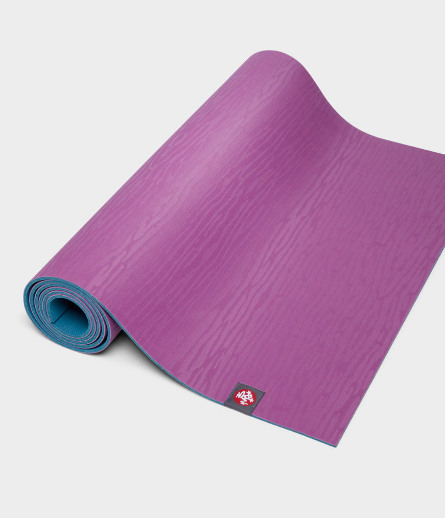 Manduka eQua Yoga Mat Towel, Absorbent, Quick Drying, Non-Slip for Yoga,  Gym, Pilates, Outdoor Fitness, 72 Inches, Sage, Mat Towels -  Canada