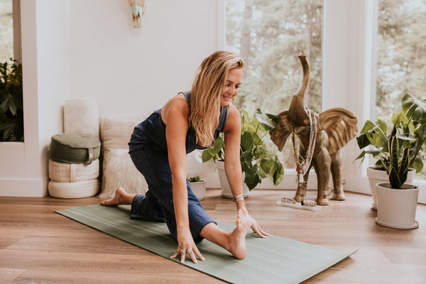 Manduka Yogitoes® Yoga Mat Towel - MB Fit Studio