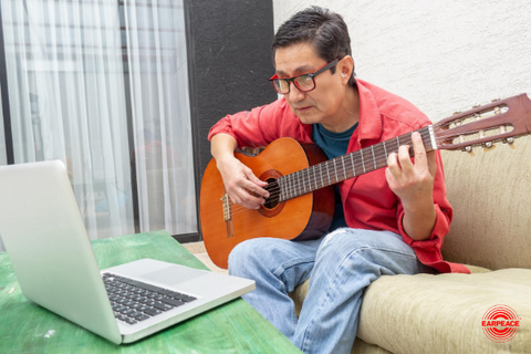 Learn guitar online with virtual lessons