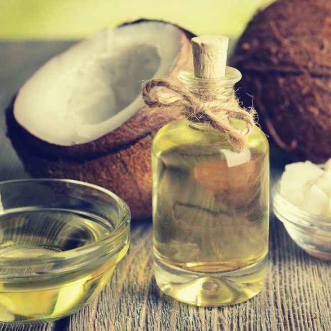 The Oil Cleansing Method: Using Coconut Oil For Beautiful Skin