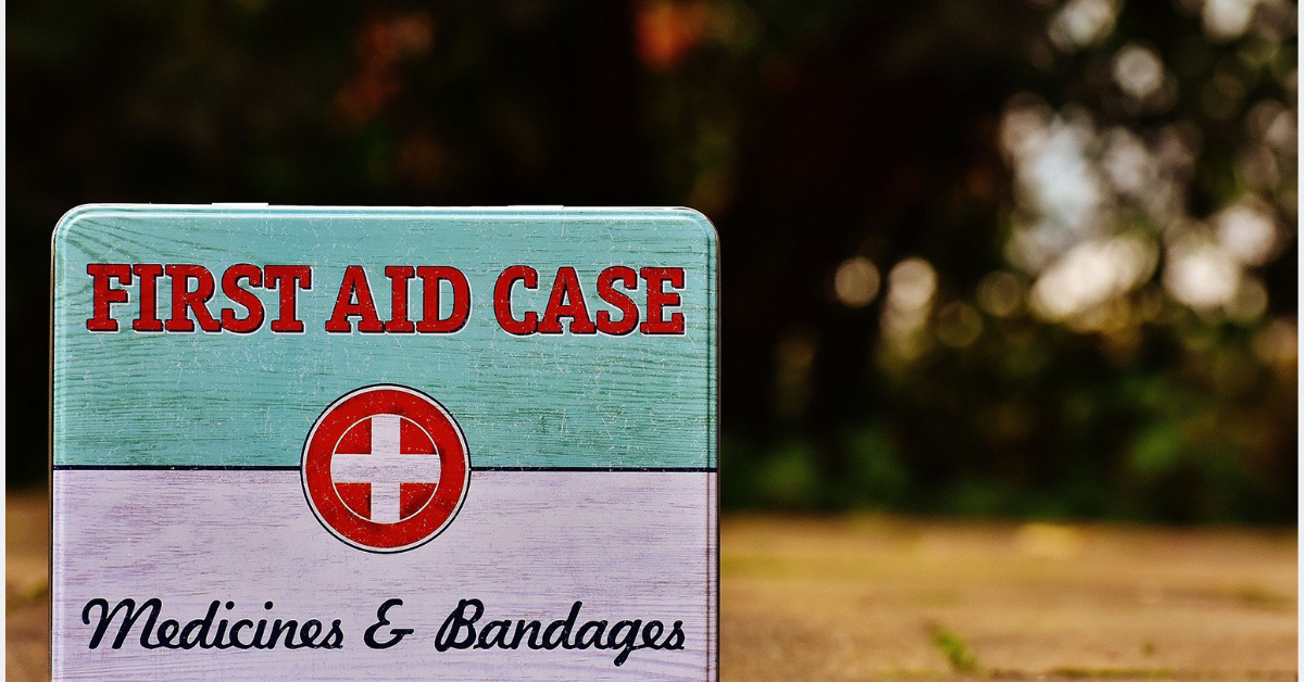 How To Pack A Diy First Aid Kit For Your Car Valley Food Storage