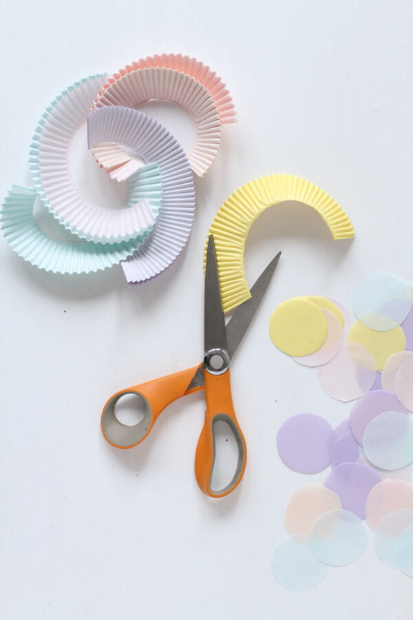 Steps for making a cupcake liner wreath