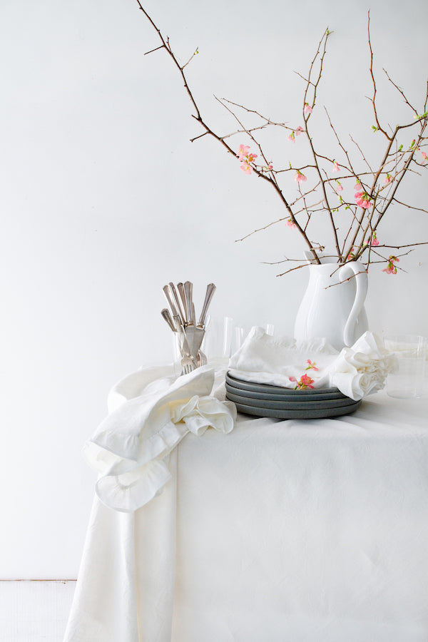 Ruffled Napkin Set in White Linen (set of 4) from Libbie Summers Label