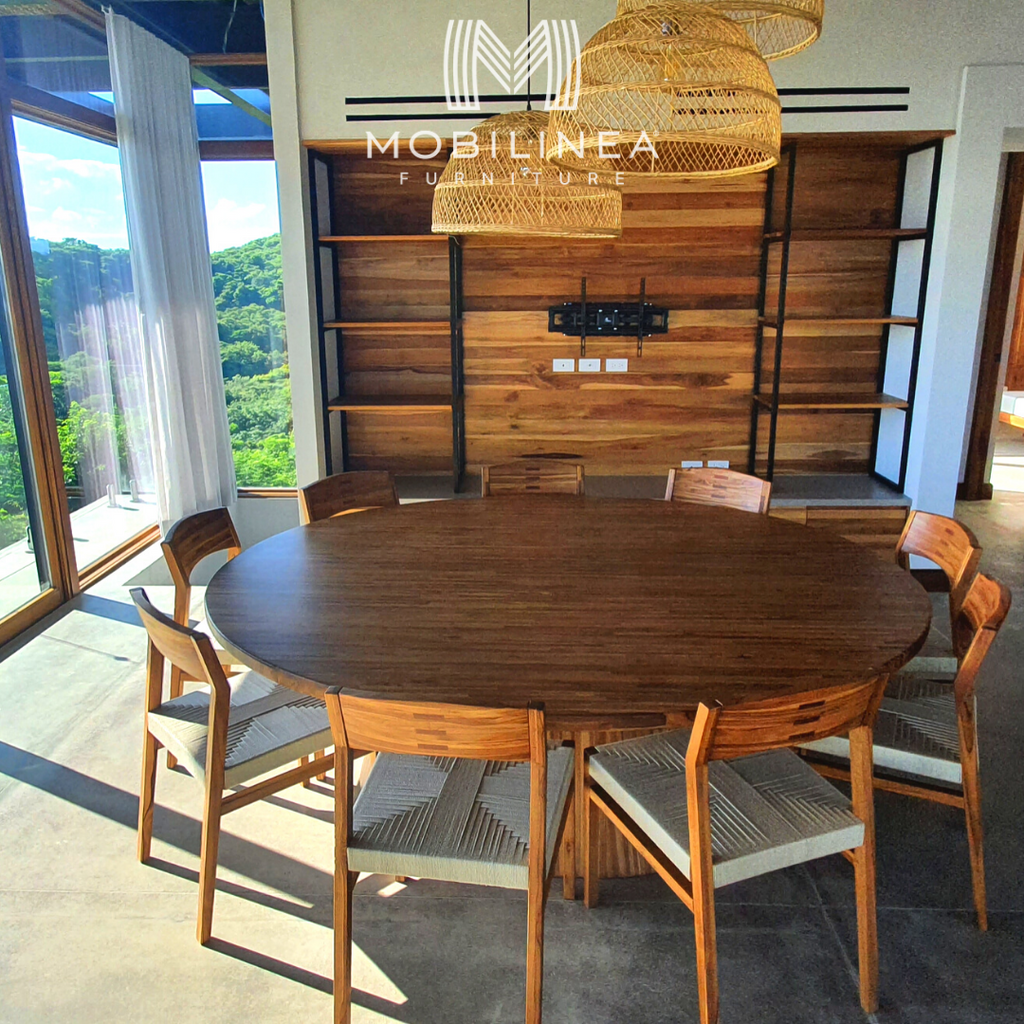 Sala con mesa en madera de taca