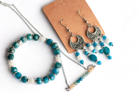 Rough cut apatite and moonstone bracelet, earrings and necklace for sale