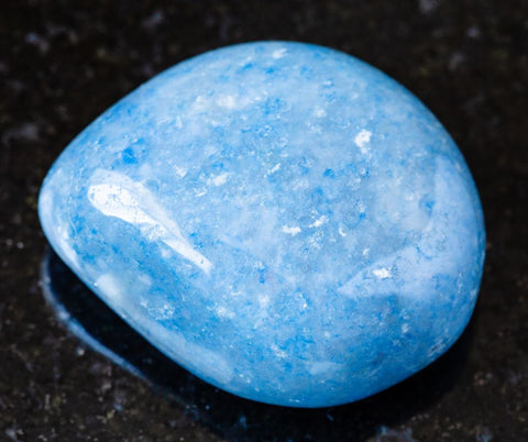 Blue aventurine supports the third eye chakra