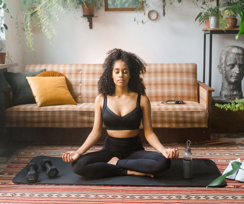 Meditating with onyx to reduce negative energies