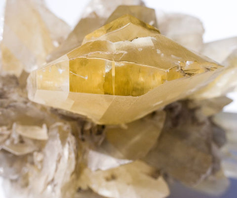 https://cdn.shopify.com/s/files/1/0133/1209/8368/files/yellow_selenite_f0fbaaab-bf38-4c13-83e8-45a2d7bfb573_480x480.jpg?v=1695309531