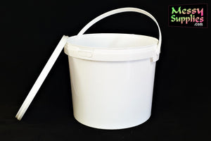 1-3 Litre Mixing Container with Lid • Mixing • MessySupplies