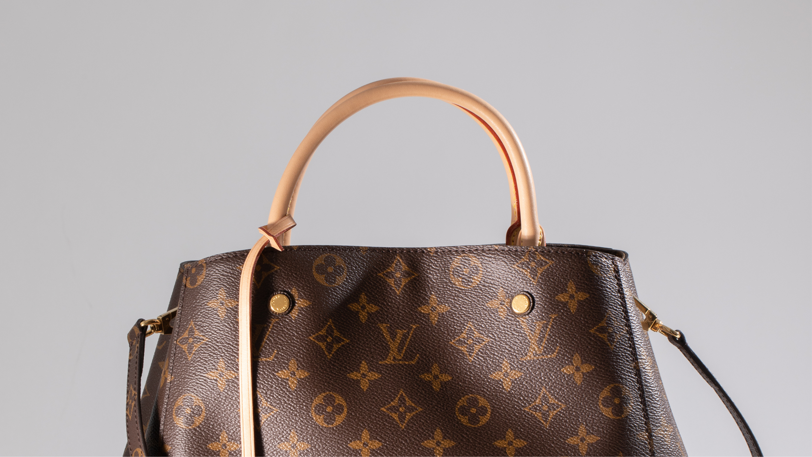 LV Pochette voyage mm monogram! Ideal size for working, traveling and