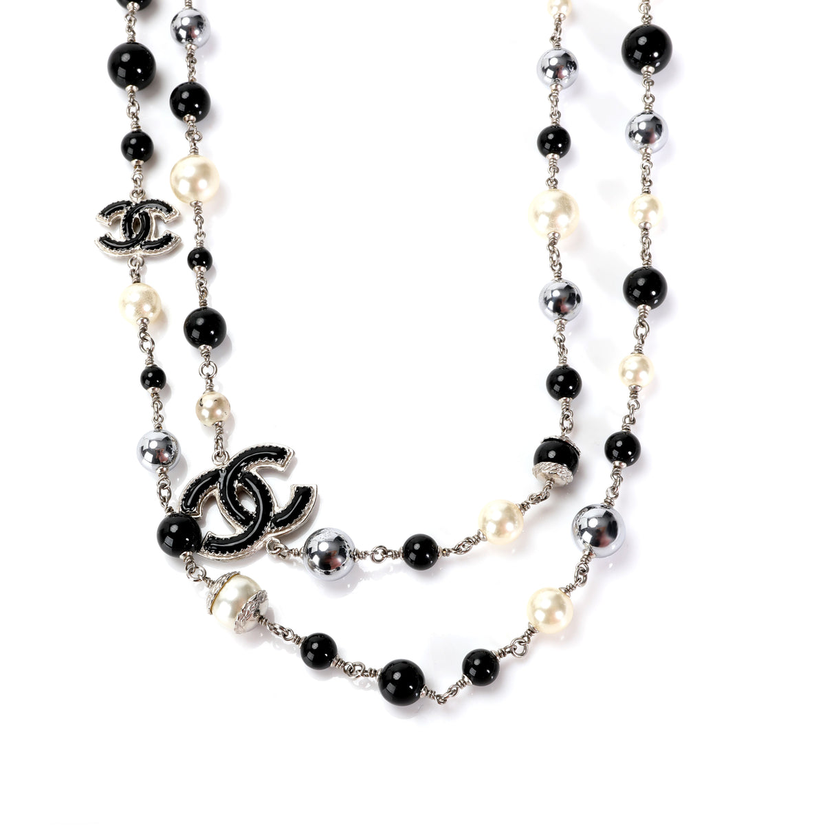 Chanel Black and White Bead Necklace With CC Logo | myGemma | IT | Item  #113524