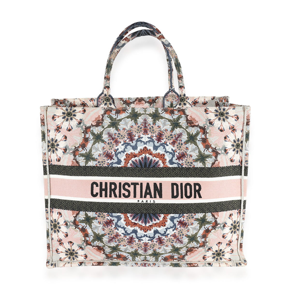 La nuova borsa Dior Book Tote raccontata attraverso il savoir faire della  maison  Vogue Italia