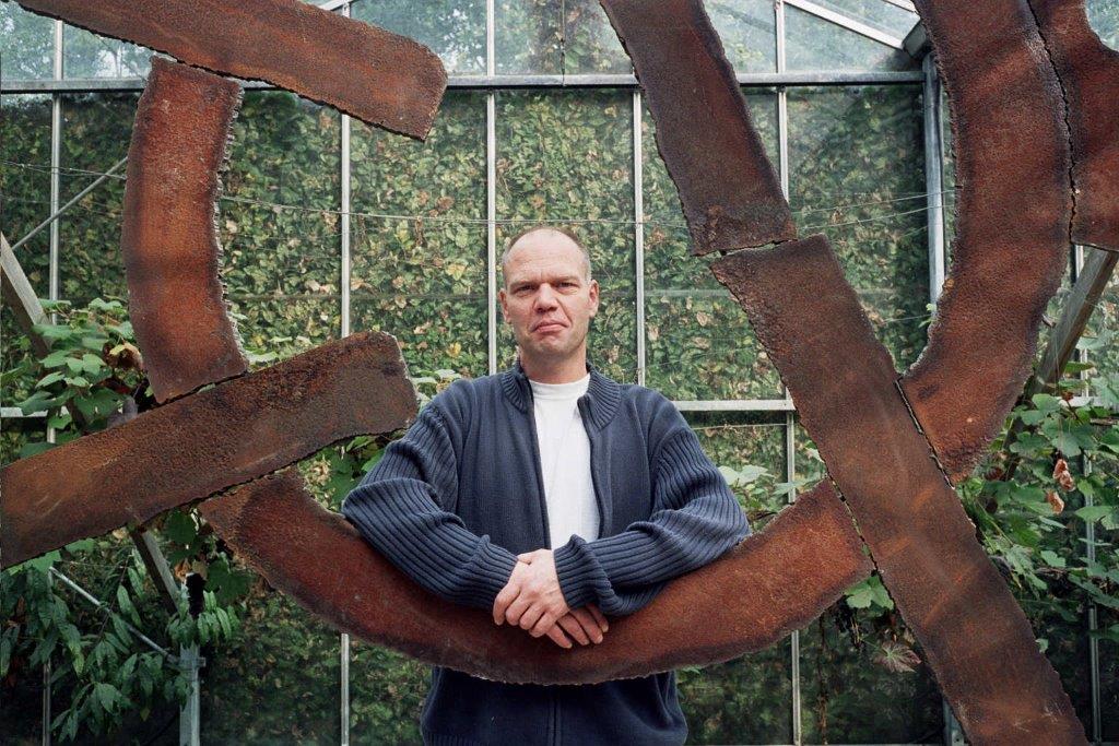 The (close) Encounters Project - Part 11 - Ilja Walraven - HDR Panorama portrait - Big Greenhousebird © Ilja Walraven