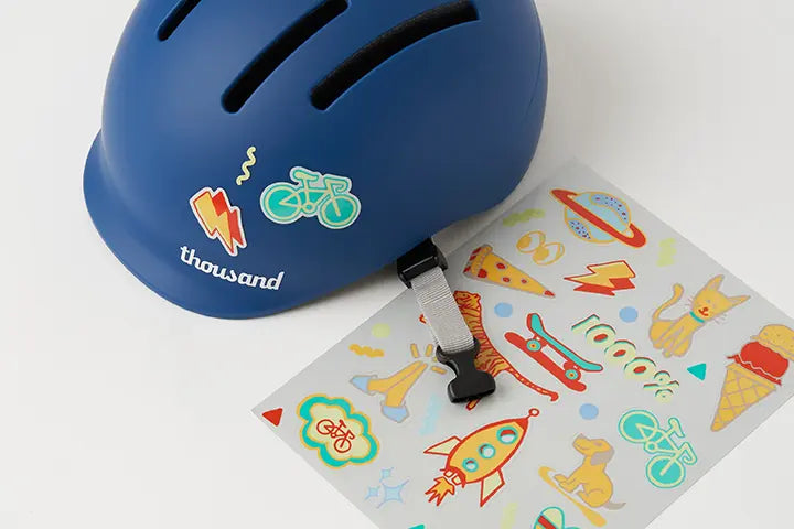 Casco Infantil Thousand Jr incluye un set de pegatinas reflectantes