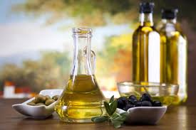  There are several different types of olive oil, which have been classified by the Department of Agriculture in the United States depending on: flavor, aroma, pH, and the absence of impurities in it, and we mention the following