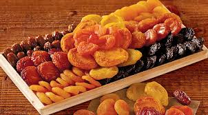 Dried fruits are rich in minerals, such as: phosphate, potassium, calcium, magnesium, vitamins A and B, iron, and fatty acids.