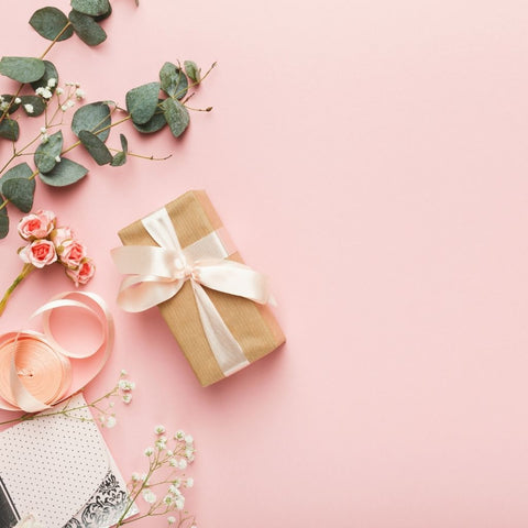 Pourquoi offrir un cadeau personnalisé à un mariage? – Amour & Bijoux