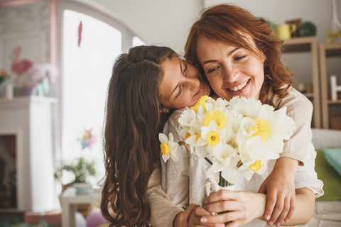 Facetheory Blog - Was kann man zum Muttertag schenken? Blumen Geschenk an die Mutter