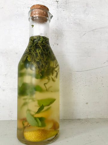 COLD BREW GREEN TEA WITH PEAR AND LEMON BALM 