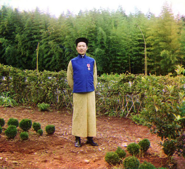 Chinese Foreman at the Chakva tea plantation north of Batumi in the early 1900s – picture by Sergeii Mikhailovich Prokudin-Gorskii