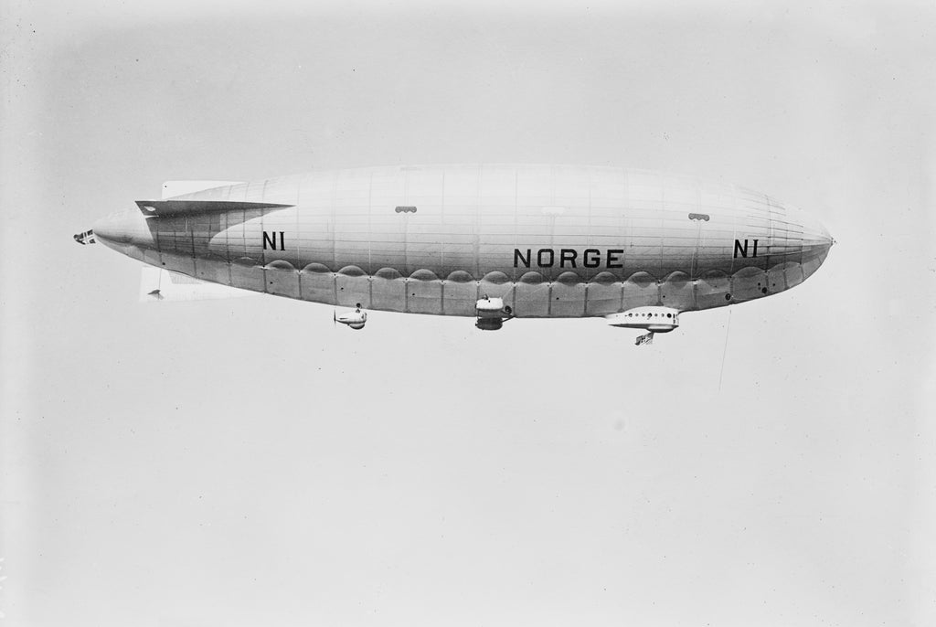 Norge airship in flight 1926