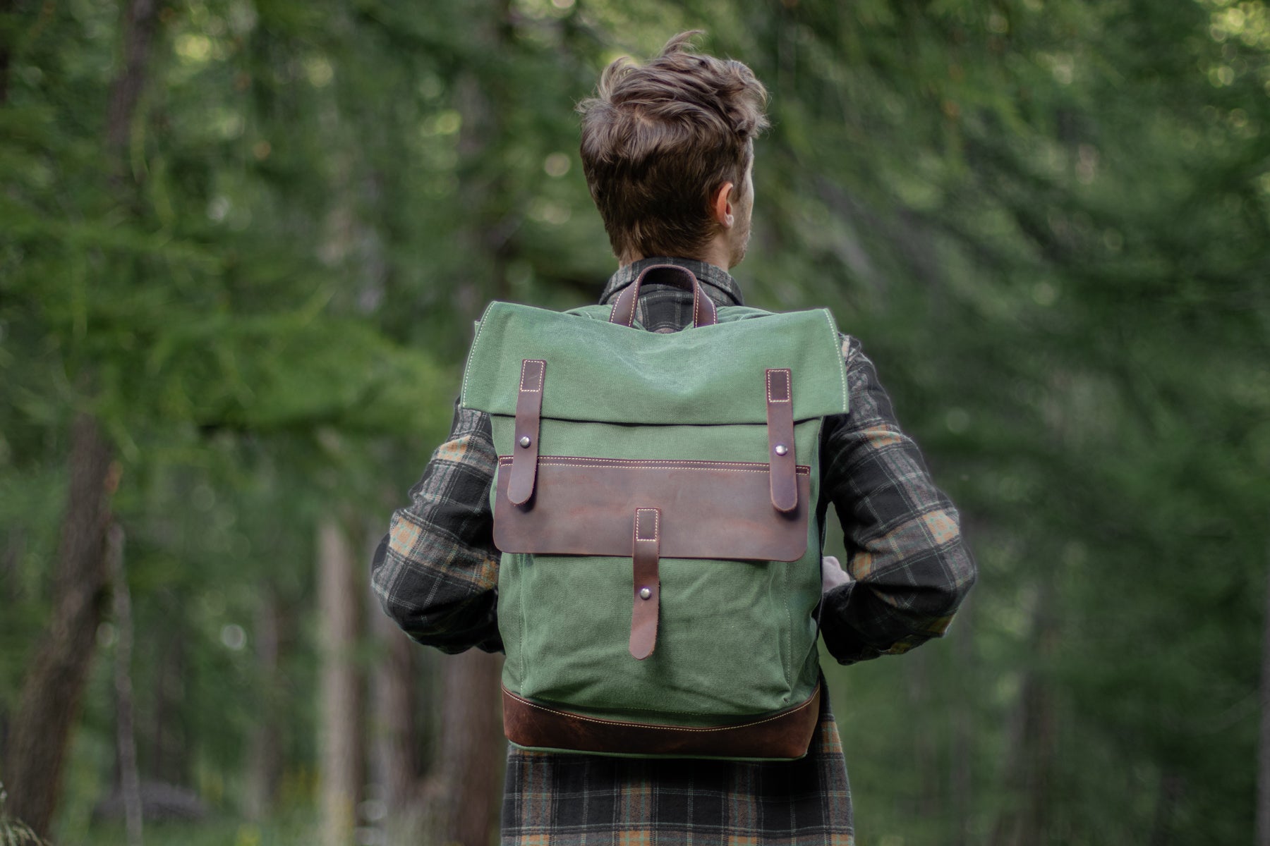 vintage Waxed Canvas Laptop Backpack to store a macbook and ipad tablet and some textbooks