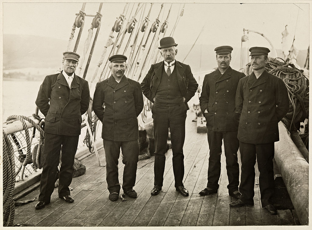 amundsen and his expedition colleagues