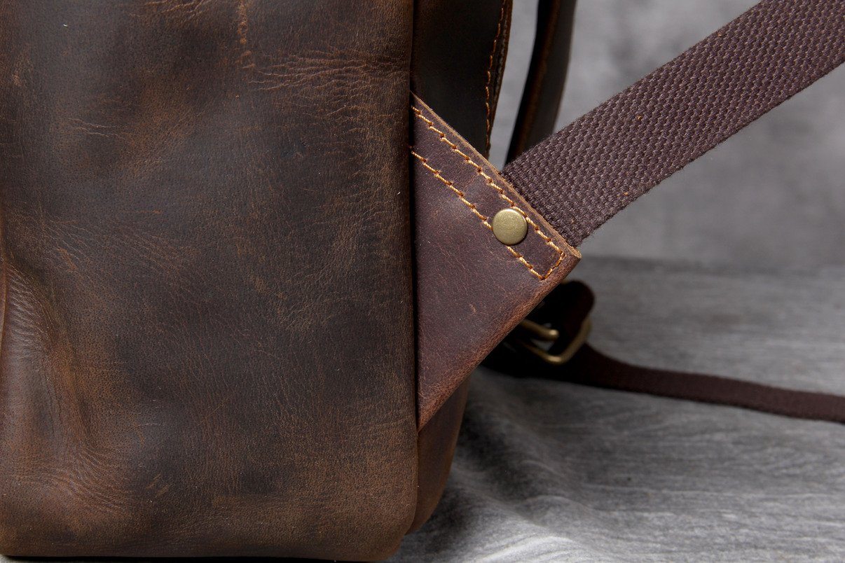 brown leather travel bag with quilted laptop sleeve to carry your macbook and ipad tablet