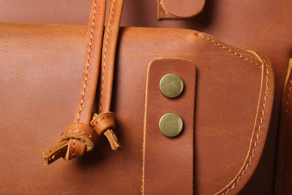 brown vintage crazy horse leather details