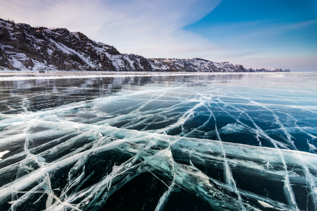 motifs de glace sur le lac Baïkal