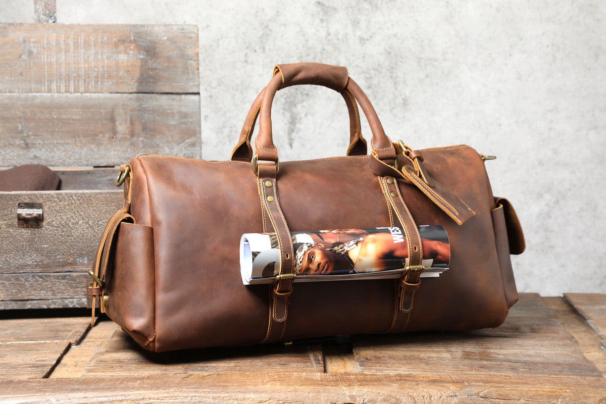 leather travel duffle bag with adjustable leather belts