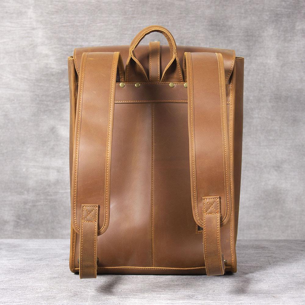 mens tanned leather weekender backpack with zipper pockets