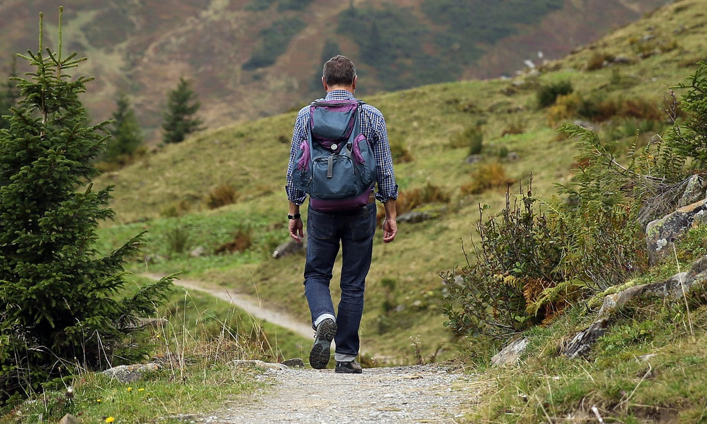 randonneur alpiniste en pleine nature