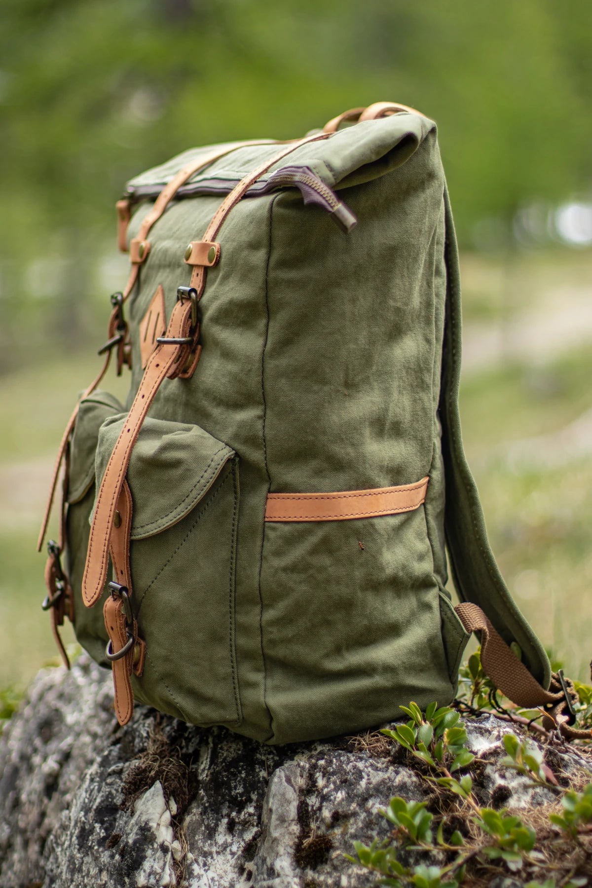 retro leather canvas schoolbag with roomy pockets to store chargers or toiletry pouches