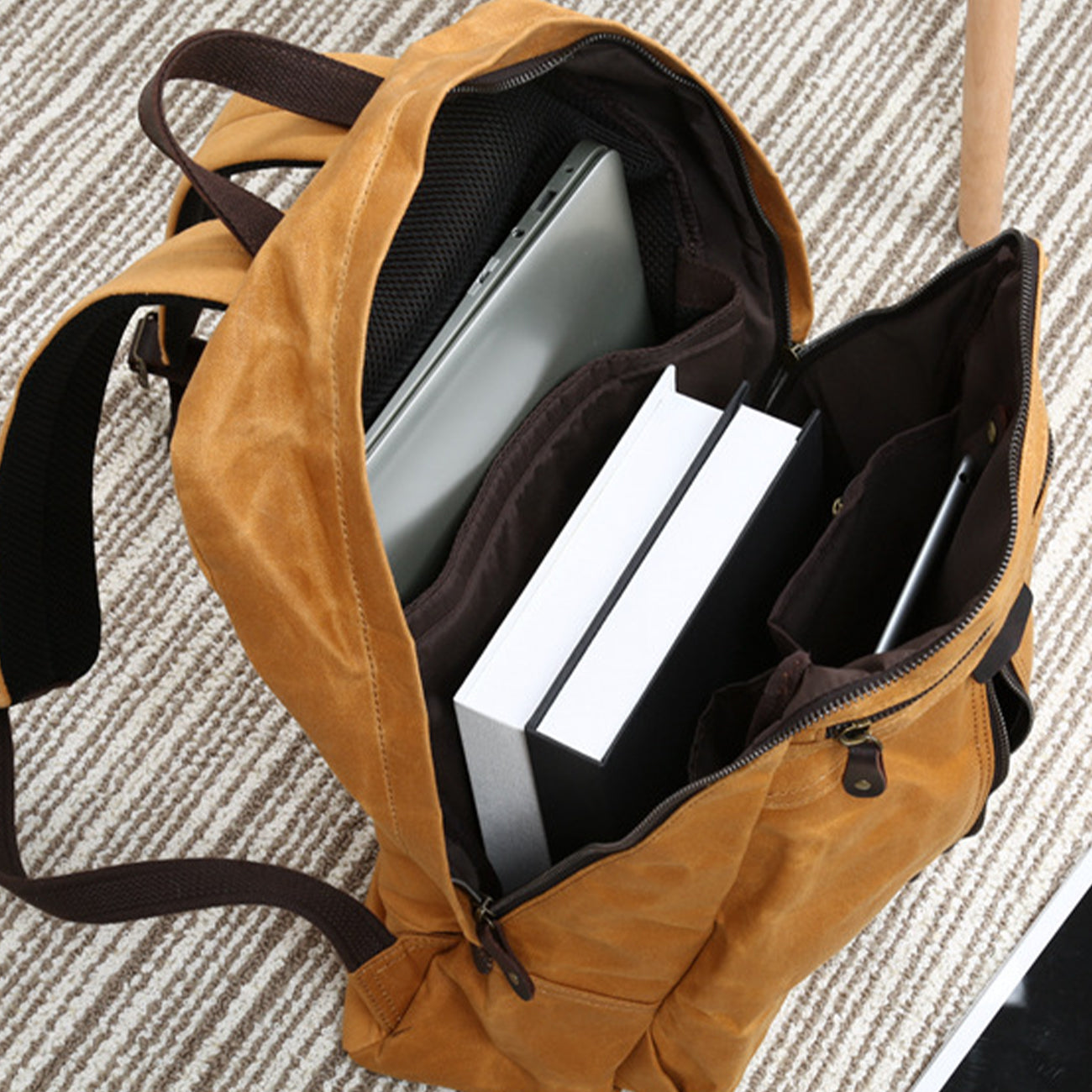sac à dos étudiant avec un grand compartiment pour cahiers, classeurs, manuels et crayons
