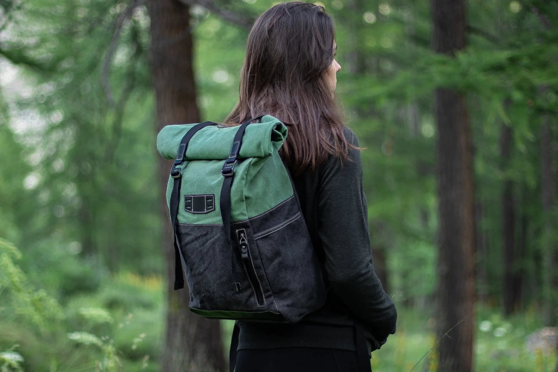 sac à dos roll top femme avec sangles confortables pour voyager en toute sécurité qui peut contenir un macbook