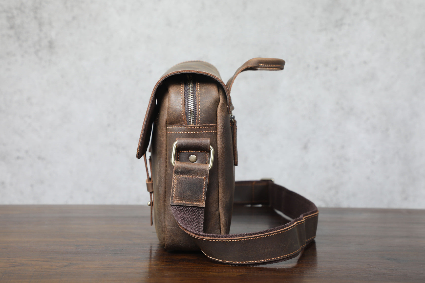 small leather messenger bag mens