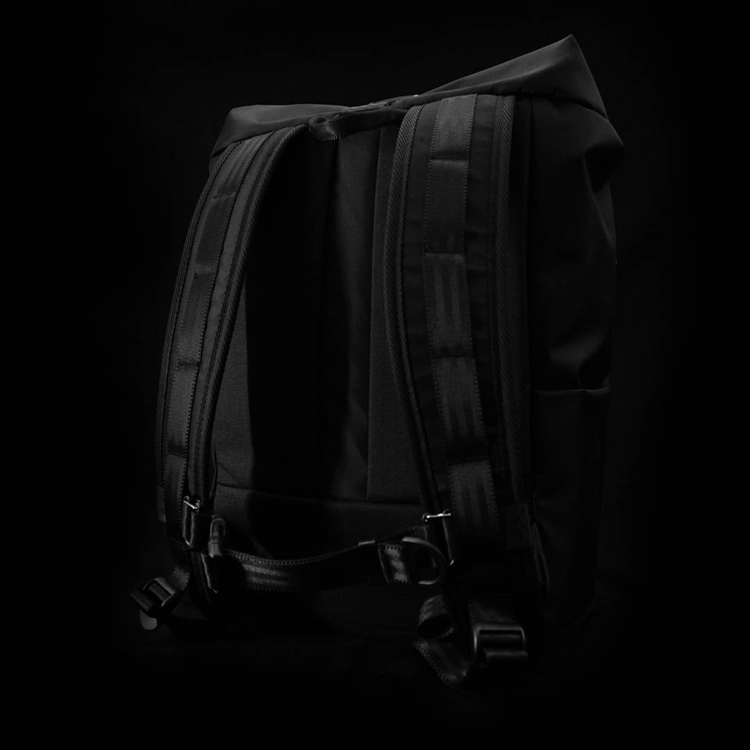 global pack 30L external front zipped pocket