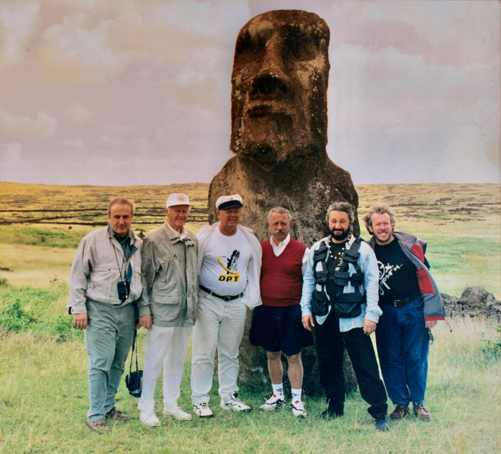 thor heyerdahl in front of a eastern island moai